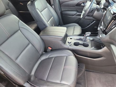 Used 2022 Chevrolet Traverse RS FWD image 12