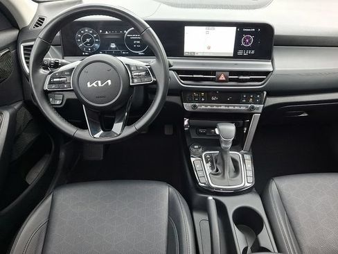 Used 2024 Kia Seltos EX AWD/4WD image 19