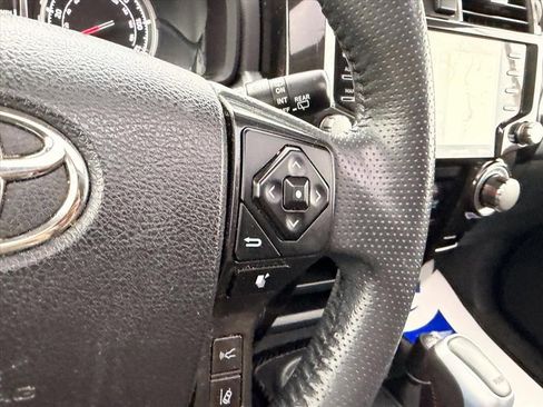 Used 2021 Toyota 4Runner TRD Off-Road Premium w/ Moonroof Package AWD/4WD image 17