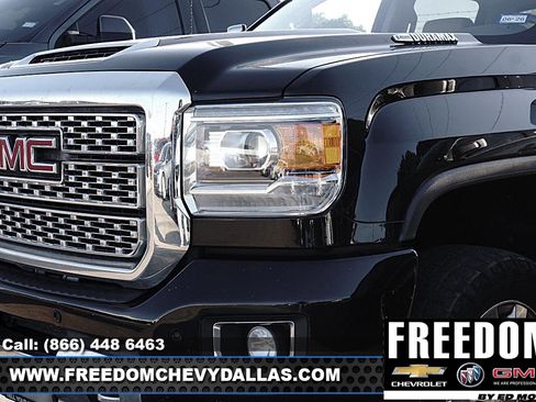 Used 2019 GMC Sierra 2500 Denali w/ Duramax Plus Package AWD/4WD image 6