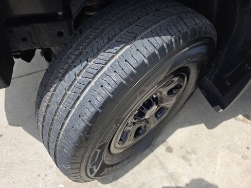Used 2022 Nissan Frontier S AWD/4WD image 19
