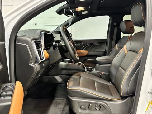 Used 2025 GMC Canyon AT4 w/ Nightfall Edition AWD/4WD image 17