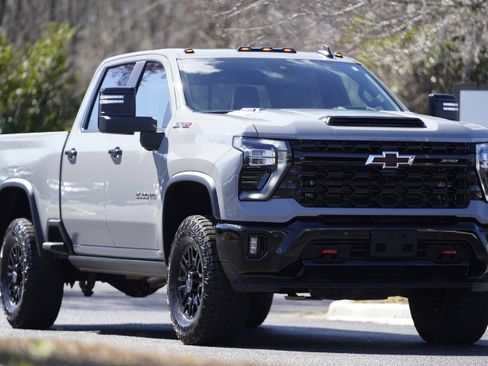 Used 2025 Chevrolet Silverado 2500 ZR2 w/ Technology Package image 51