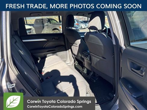 Used 2015 Toyota Highlander LE image 10