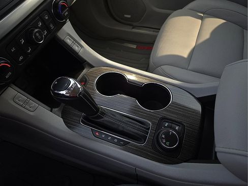 Used 2018 GMC Acadia SLT image 21