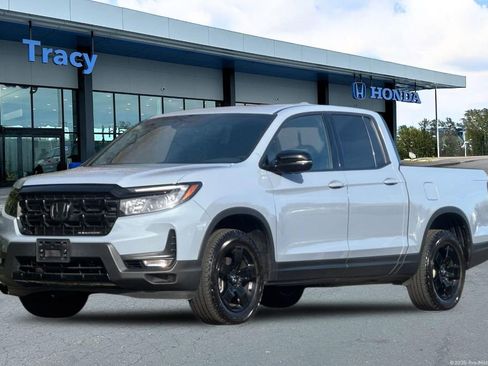 Certified 2025 Honda Ridgeline Black Edition image 13