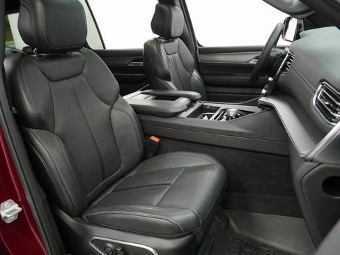 Certified 2024 Jeep Wagoneer Series II image 46