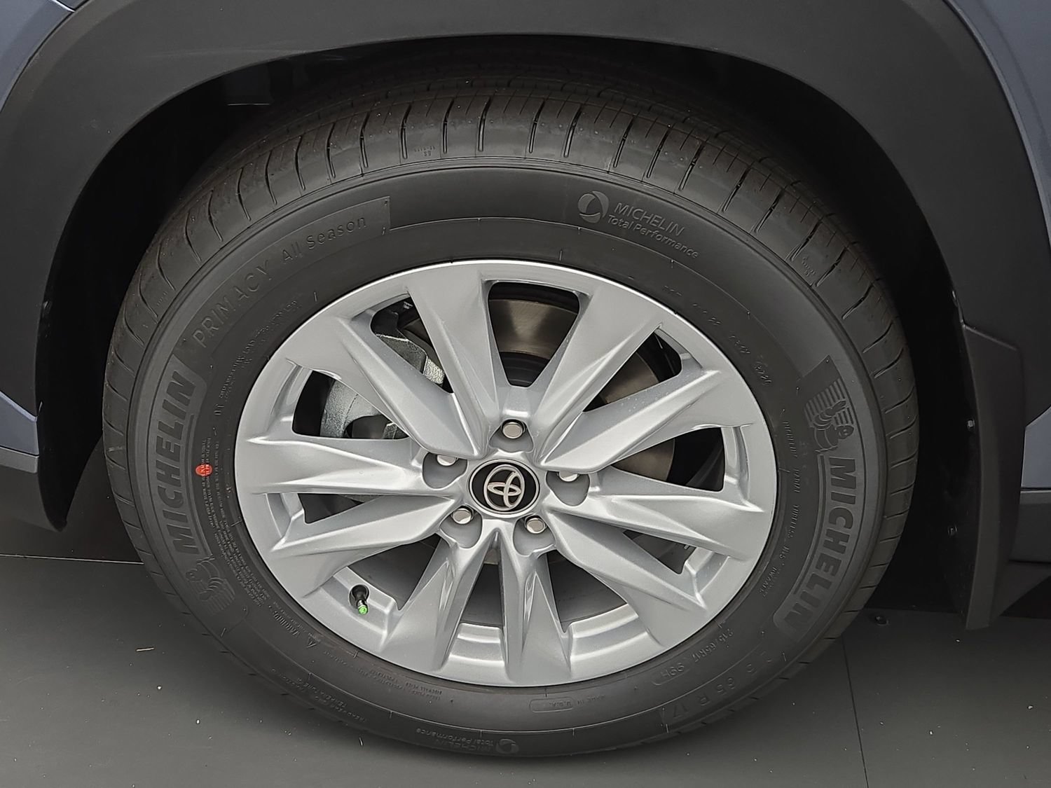 New 2026 Toyota Corolla Cross LE w/ Moonroof Package FWD image 28