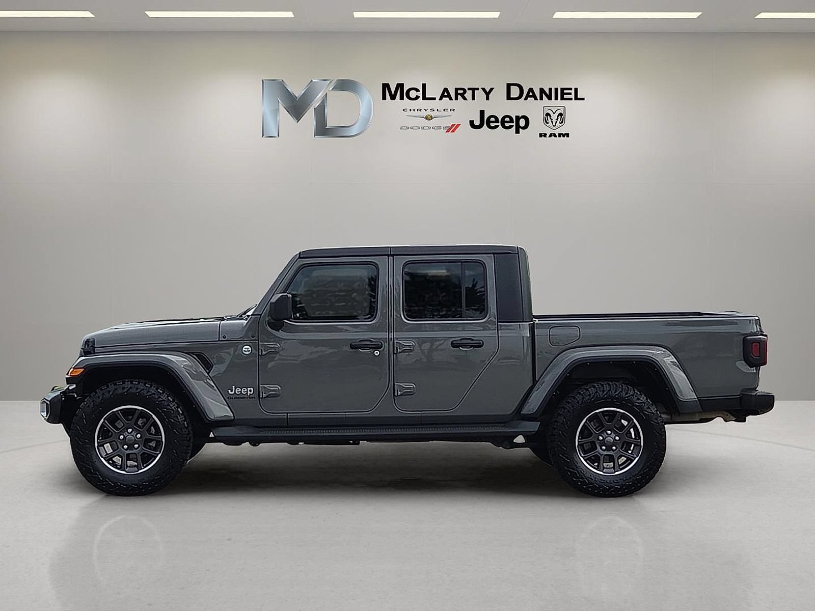 Used 2022 Jeep Gladiator Overland w/ Popular Equipment Package AWD/4WD image 3