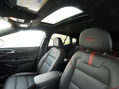 Used 2024 Chevrolet Trax RS w/ Sunroof Package FWD image 20