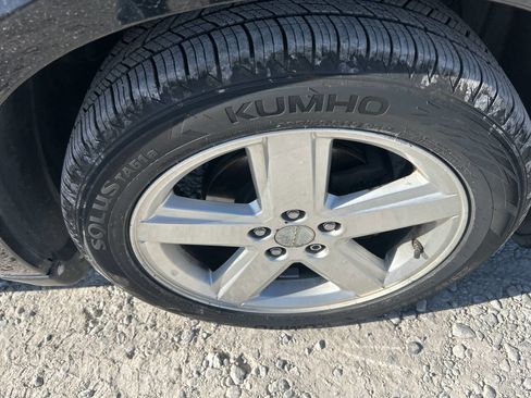 Used 2013 Dodge Avenger SE image 9