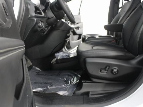New 2026 Chrysler Pacifica Select image 17