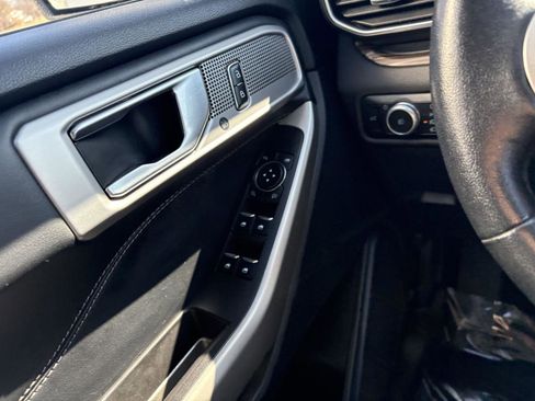 Used 2023 Ford Explorer Limited image 13