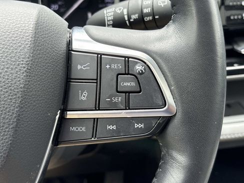 Used 2021 Toyota Highlander Limited AWD/4WD image 19