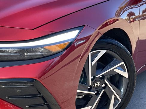 Used 2025 Hyundai Elantra Limited image 8