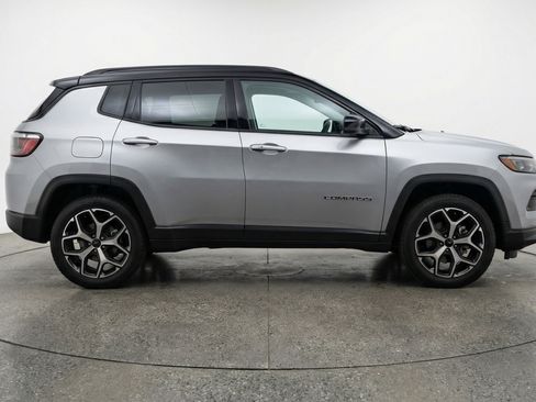 Used 2025 Jeep Compass Limited AWD/4WD image 11