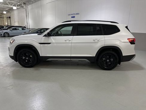 New 2026 Volkswagen Atlas Peak Edition image 5