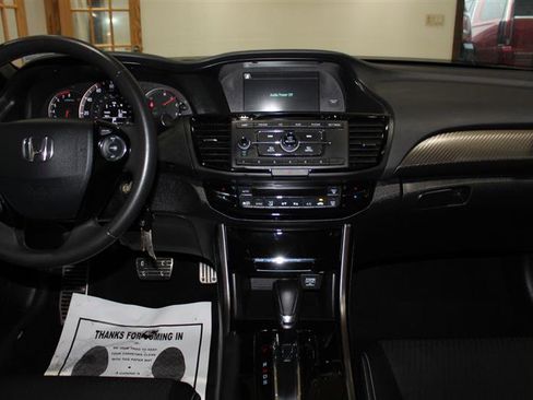 Used 2017 Honda Accord Sport image 10