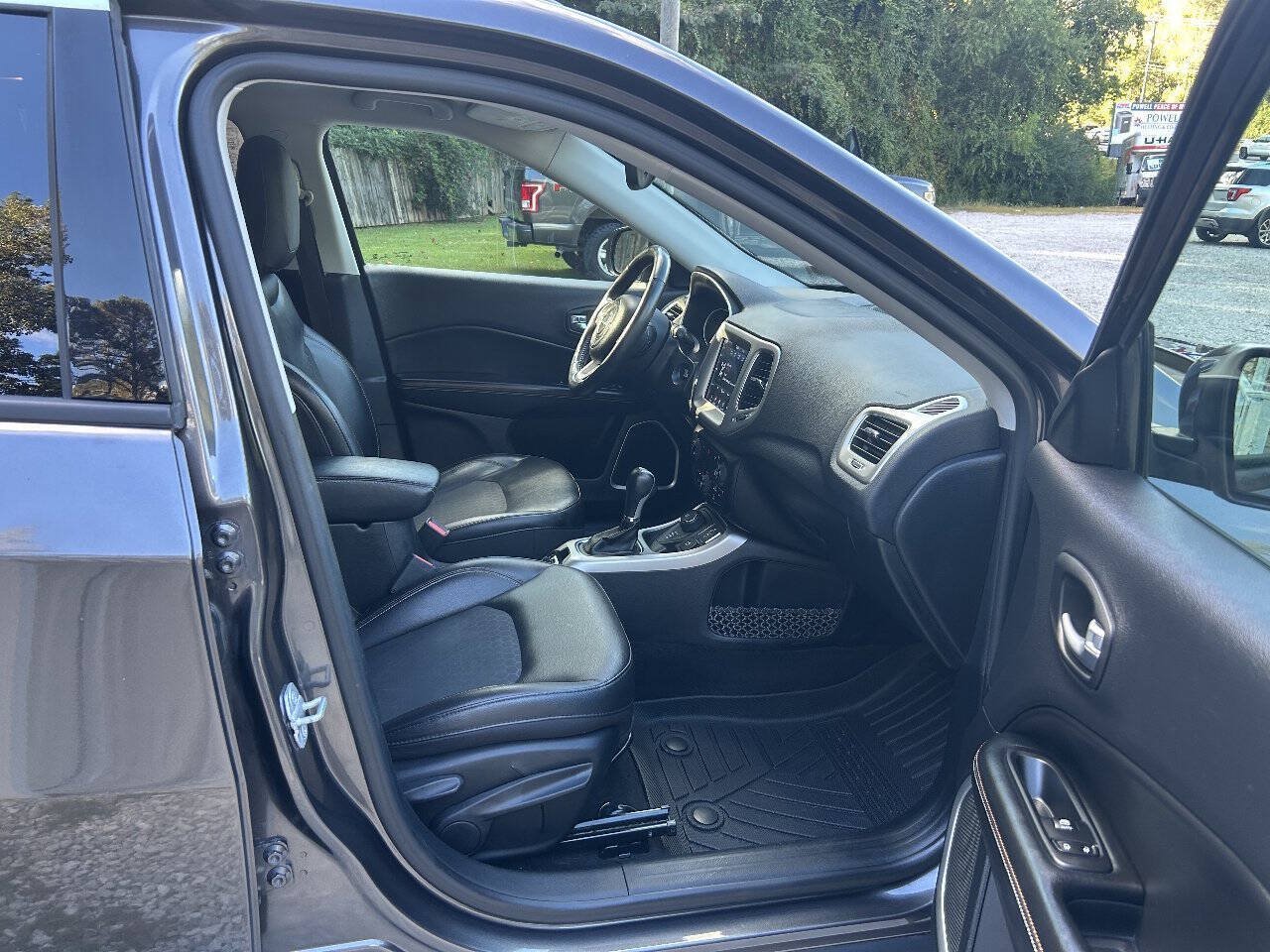 Used 2018 Jeep Compass Latitude w/ Popular Equipment Group AWD/4WD image 23