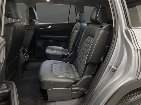 Used 2024 Volkswagen Atlas SEL Premium R-Line image 31