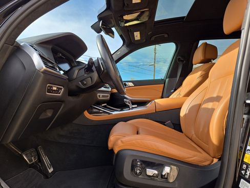 Used 2022 BMW X7 xDrive40i w/ M Sport Package image 16