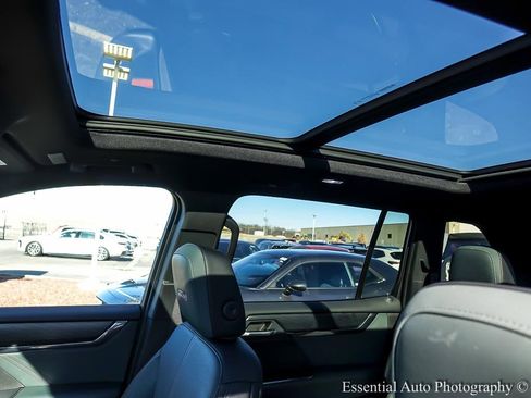 Used 2024 GMC Acadia AT4 w/ LPO, Floor Liner Package image 11