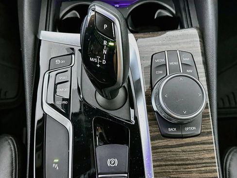 Used 2020 BMW 530i RWD image 16