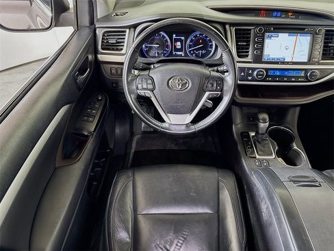 Used 2018 Toyota Highlander SE image 21