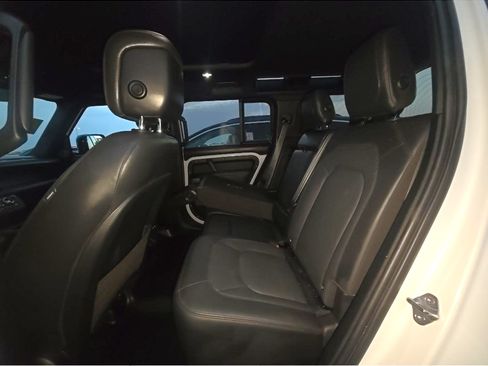 Used 2023 Land Rover Defender 110 V8 AWD/4WD image 9