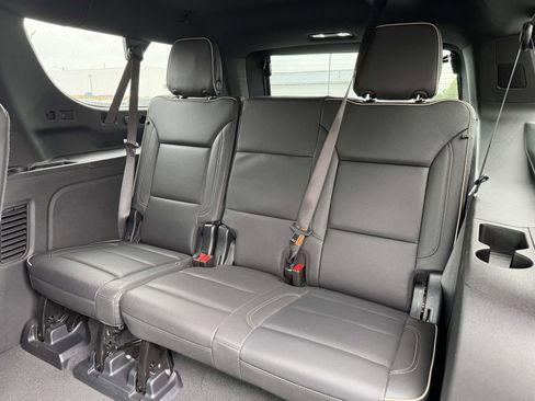 Used 2024 Chevrolet Suburban Premier w/ Premium Package AWD/4WD image 24