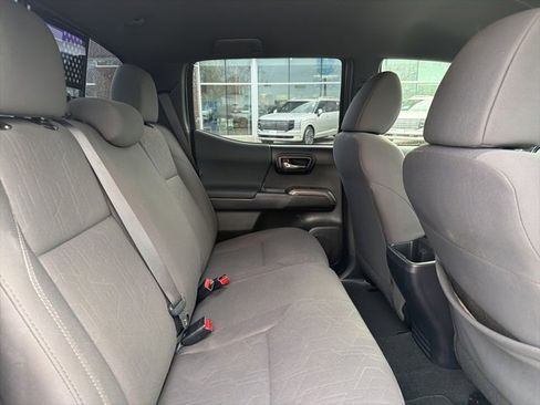 Used 2017 Toyota Tacoma TRD Sport w/ Tow Package image 15