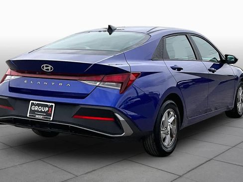 Used 2024 Hyundai Elantra SE image 12