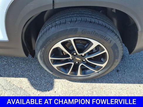 Used 2025 Chevrolet TrailBlazer LT AWD/4WD image 9