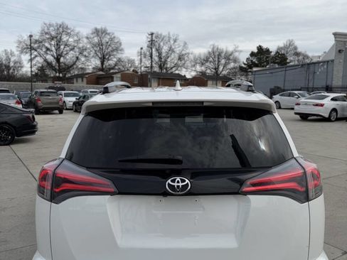 Used 2017 Toyota RAV4 SE w/ Advanced Technology Package image 17