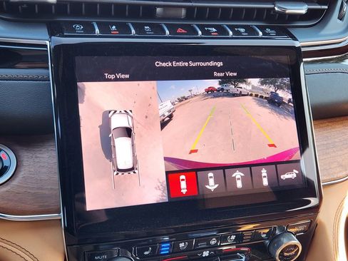 New 2025 Jeep Grand Cherokee Summit image 13