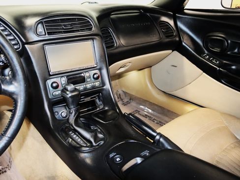 Used 2004 Chevrolet Corvette w/ Preferred Equipment Group image 38