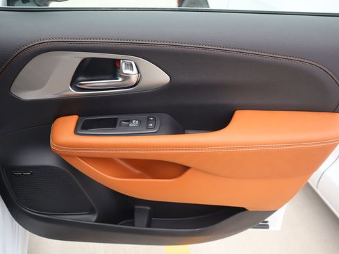 New 2026 Chrysler Pacifica Pinnacle FWD image 20