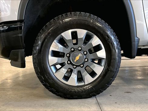 Used 2023 Chevrolet Silverado 2500 Custom w/ Custom Convenience Package image 7