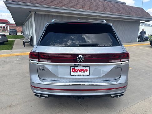 Used 2024 Volkswagen Atlas SEL Premium R-Line AWD/4WD image 4