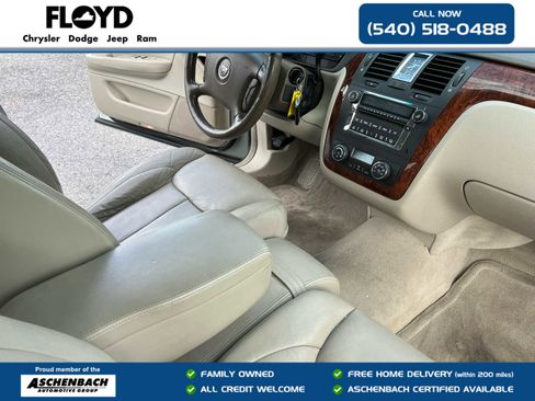 Used 2006 Cadillac DTS w/ Trunk Convenience Package FWD image 33