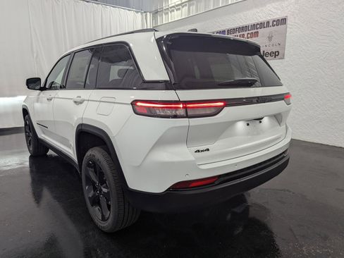 New 2024 Jeep Grand Cherokee Altitude image 11