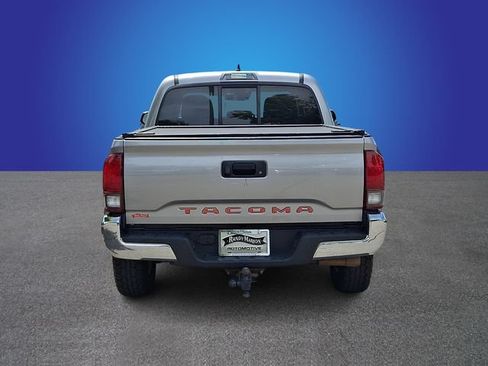 Used 2019 Toyota Tacoma SR5 RWD image 5
