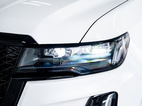 Used 2023 Cadillac Escalade V w/ LPO, ONYX Package image 13