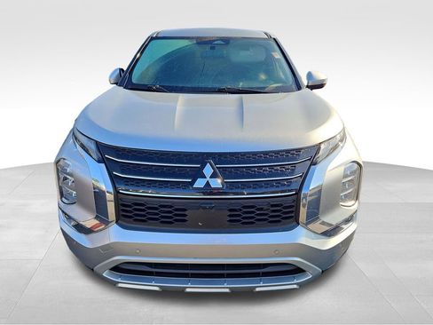 Used 2024 Mitsubishi Outlander SE Black Edition image 2