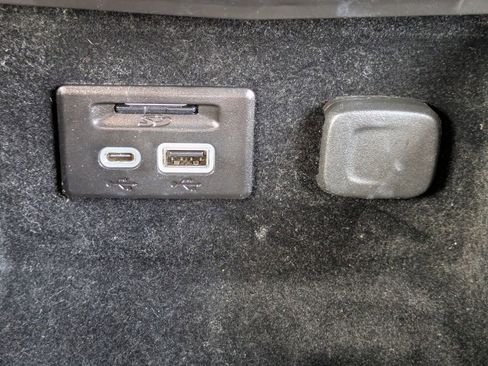 Used 2019 Cadillac XT4 Luxury w/ Cold Weather Package image 24