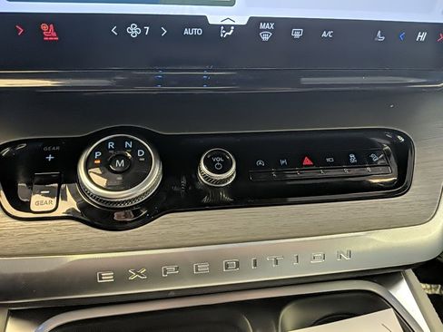 Used 2025 Ford Expedition Max Platinum w/ Driver's Package image 24