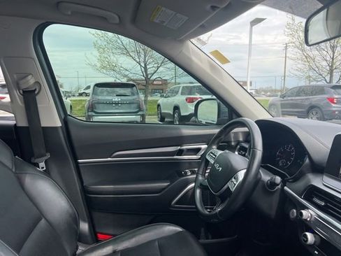 Used 2022 Kia Telluride S image 40