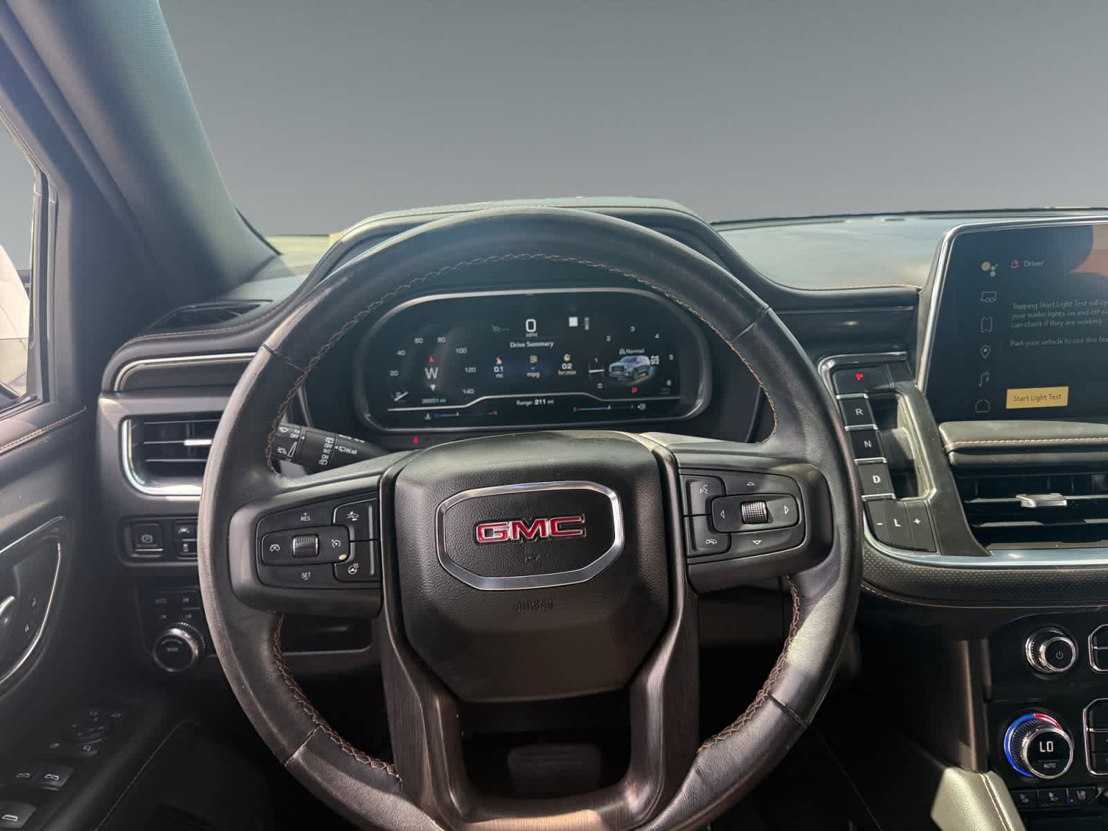 Used 2023 GMC Yukon AT4 w/ Technology Package AWD/4WD image 12