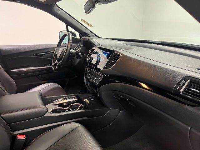 Used 2025 Honda Passport Black Edition image 11