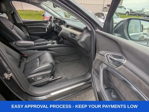 Used 2019 Audi e-tron Prestige w/ Prestige Package AWD/4WD image 15